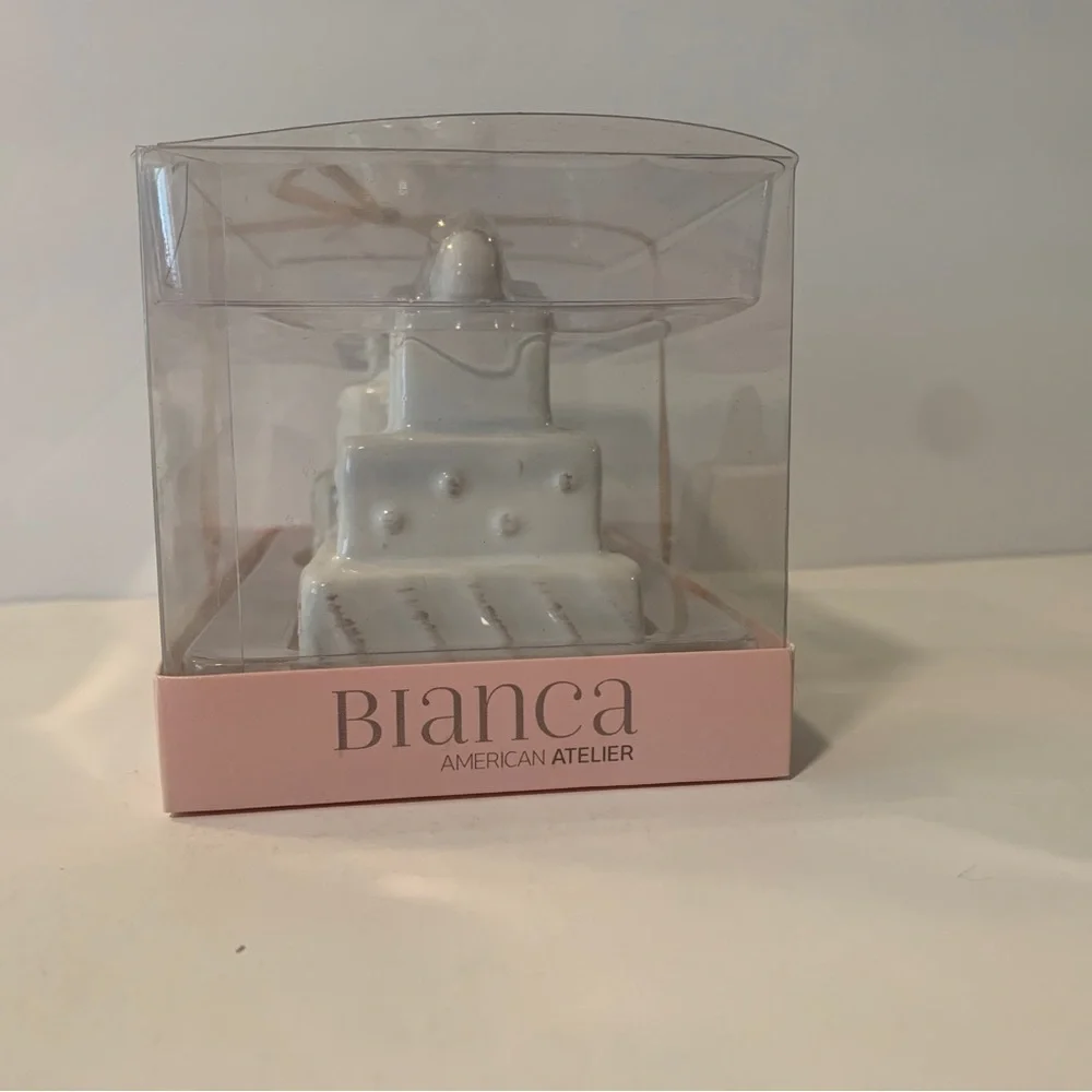 Bianca American Atelier Wedding Cake Salt and Pepper Shakers New